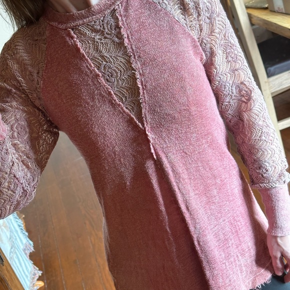 GIMMICKS BY BKE, BUCKLE Jeans Pink Mauve Washed Knit Lace Long Sleeve Top Sz XS - Picture 7 of 16